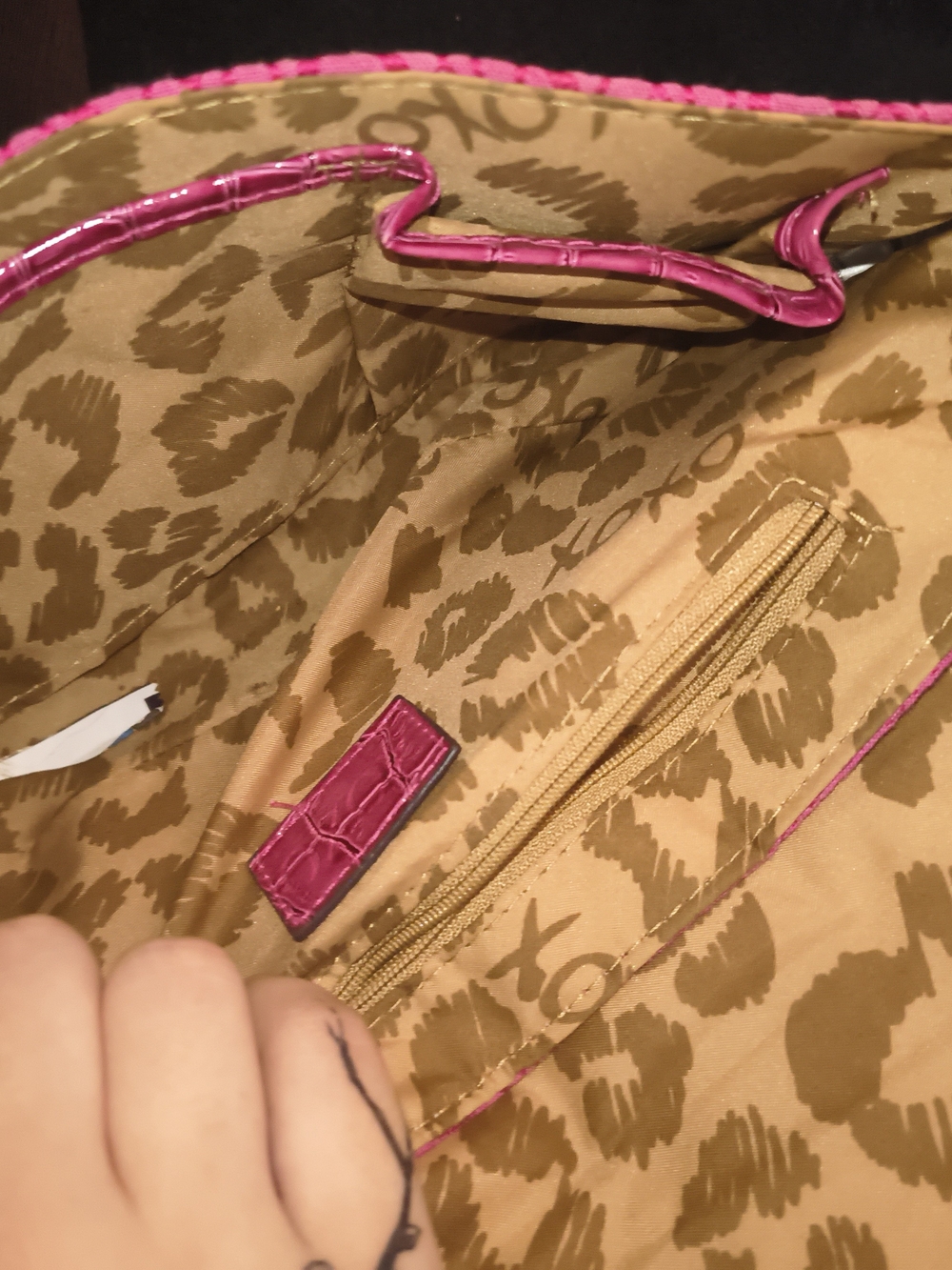 XOXO Pink Logo Shoulder Bag with Gold Hardware - Picture 5 of 7